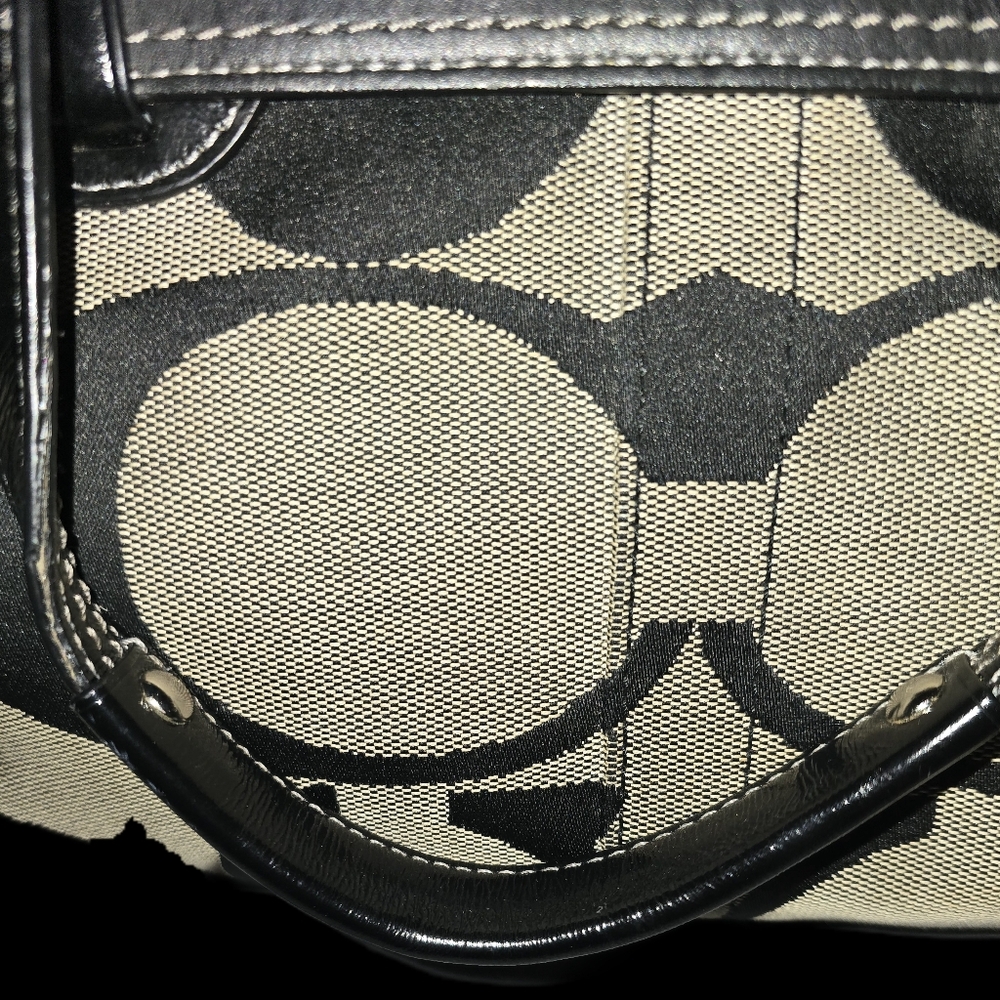 Women's Vintage Coach Handbag - Picture 5 of 10